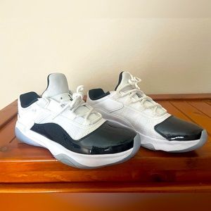 NIKES. GOOD CONDITION. SIZE 8.5